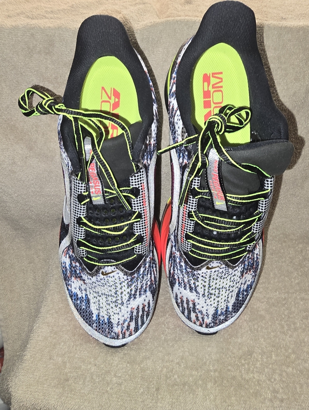 These are the Nike Pegasus Premium "Multi-Pixel" running shoes Mens 11 - Picture 2 of 9
